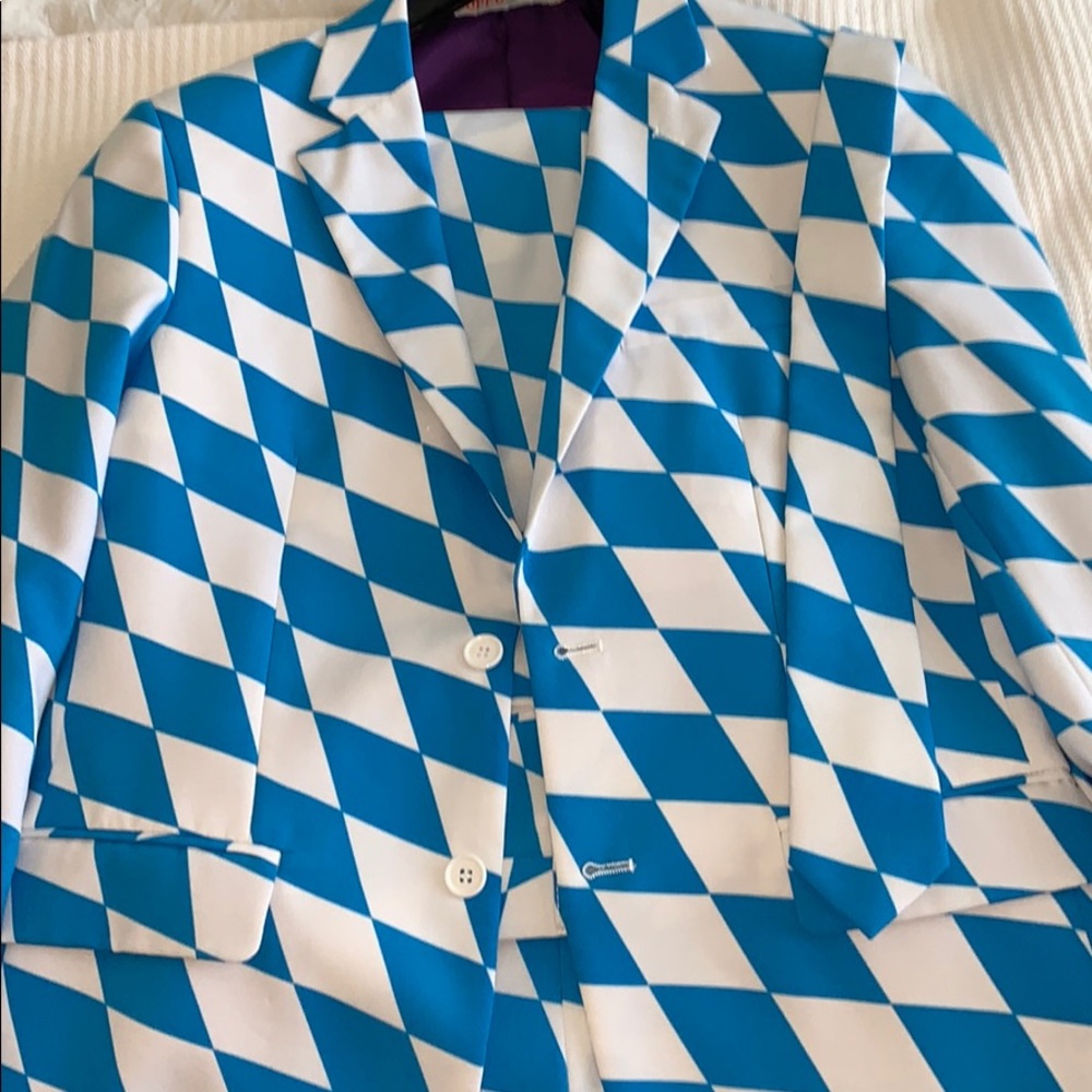 Oppo suit